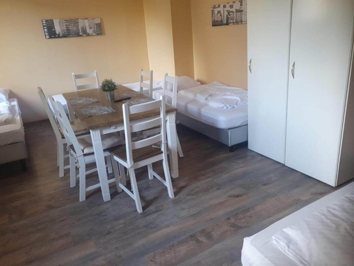 Pension 11 Apartments By Lorenc Berlino Esterno foto