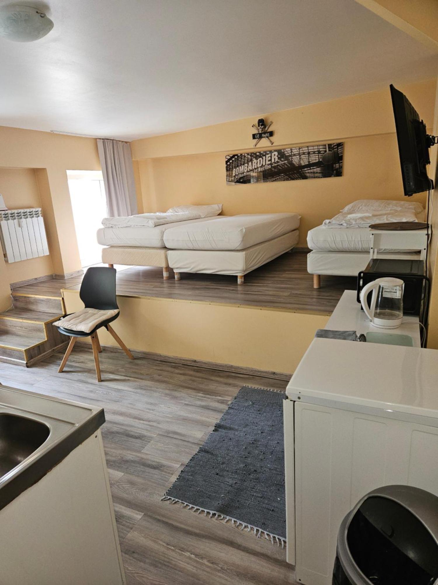 Pension 11 Apartments By Lorenc Berlino Esterno foto