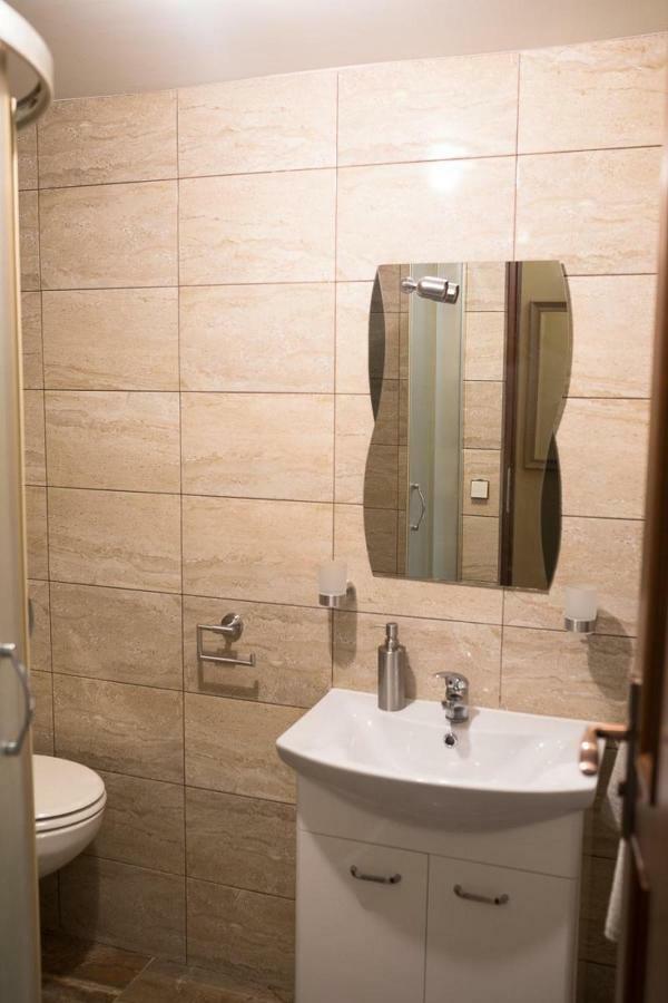 Pension 11 Apartments By Lorenc Berlino Esterno foto